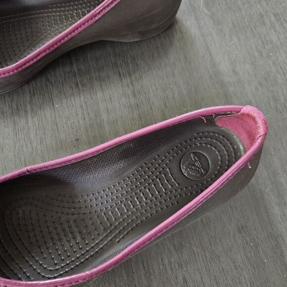 Crocs Womens Ballet Flats Sz US 8 Brown With Berry Purple Bow - Picture 7 of 9